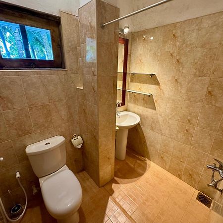 Brinkhouse Guesthouse , Unawatuna Beach Esterno foto